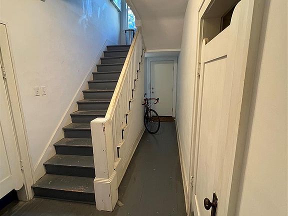 3rd image of 3019 N Robinson Ave #3021