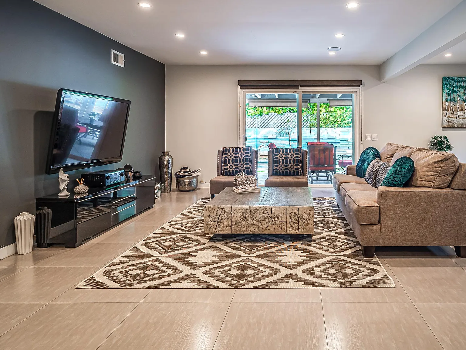 5751 Corteen Pl — Photo 3