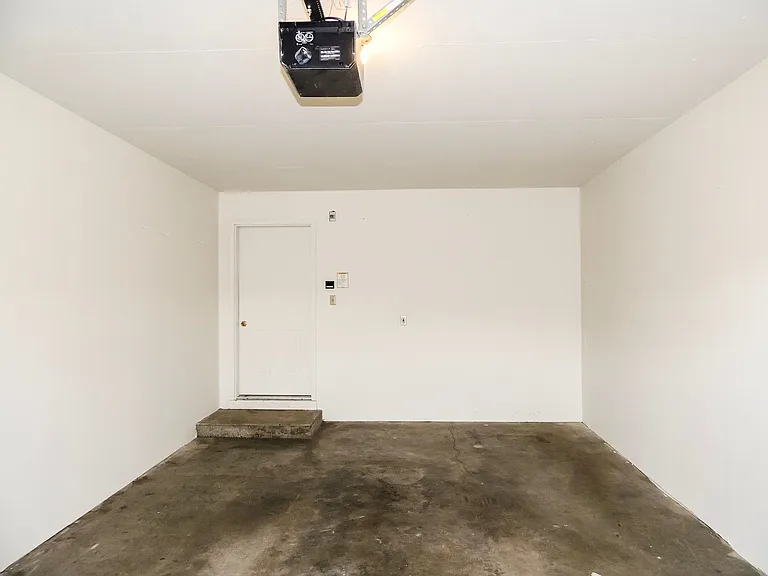 1038 W C St — Photo 12