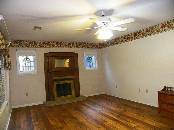 3rd image of 243 Antique Ln