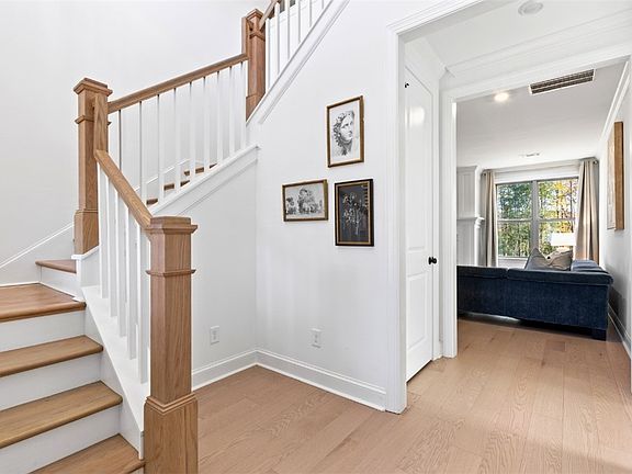 5th image of 1110 Andrews Ave