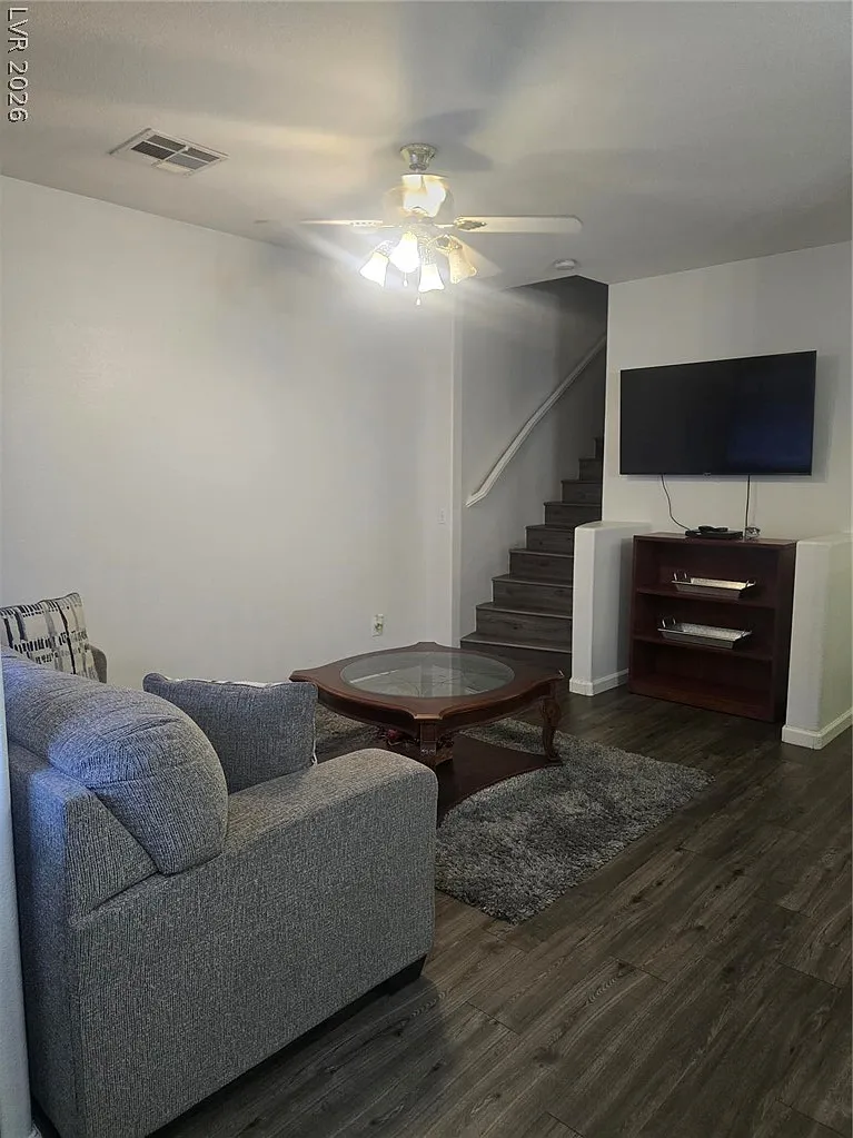3 bed, 2.5 bath, 1320 sqft, $2,000 — Photo 2