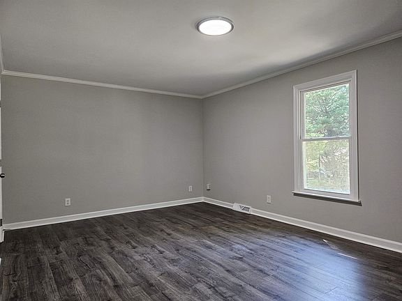 5th image of 5906 Applewood Ln