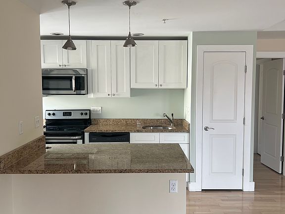 3rd image of 2260 Park Ave #3C