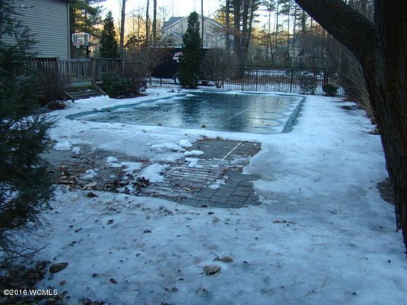 3rd image of 20 Quincy Ln