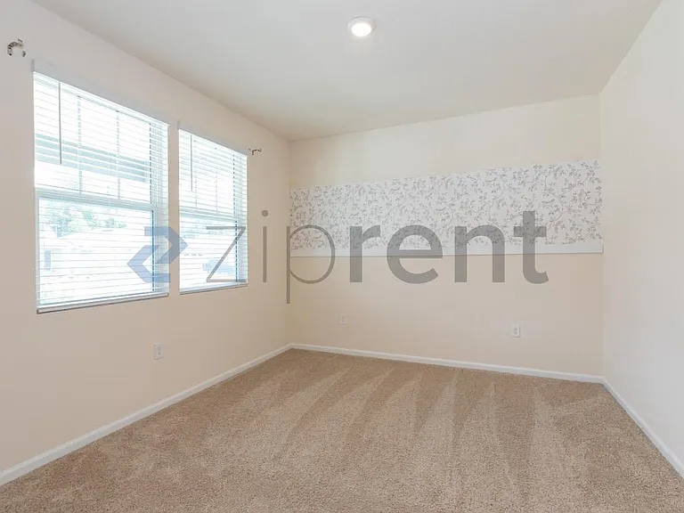 86135 Railway Pl — Photo 8