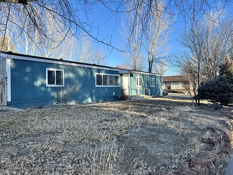 1006 Cedar St — Photo 3