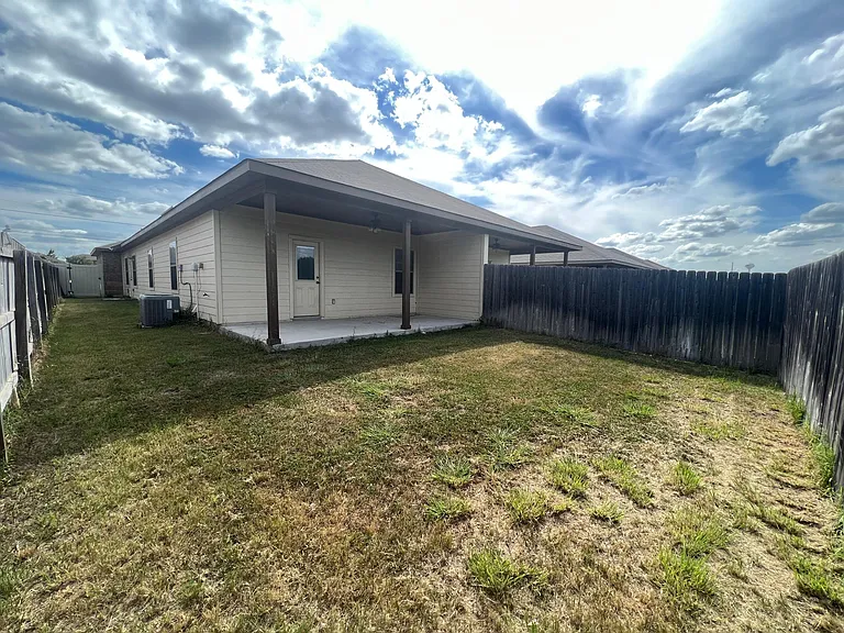 2611 Pahmeyer Rd — Photo 24