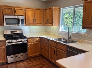 809 Fountain Cir, Redding, CA 96003