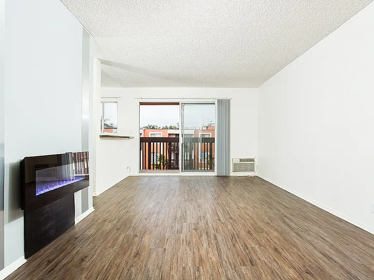 Westwood Villa — Photo 34