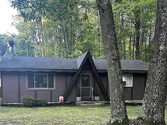 3rd image of 2191 Hemlock Ln