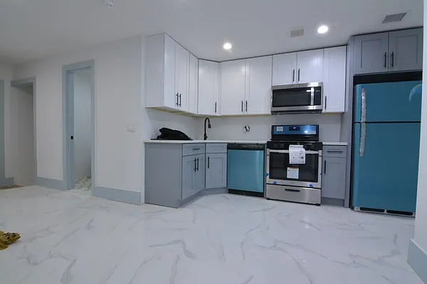 Rented by David Hirsch, LREB | media 31