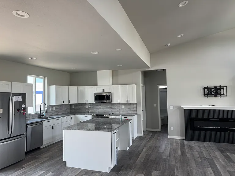 121 Poplar St — Photo 4