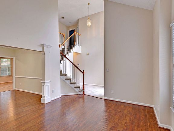 5th image of 111 Jenkins Ct