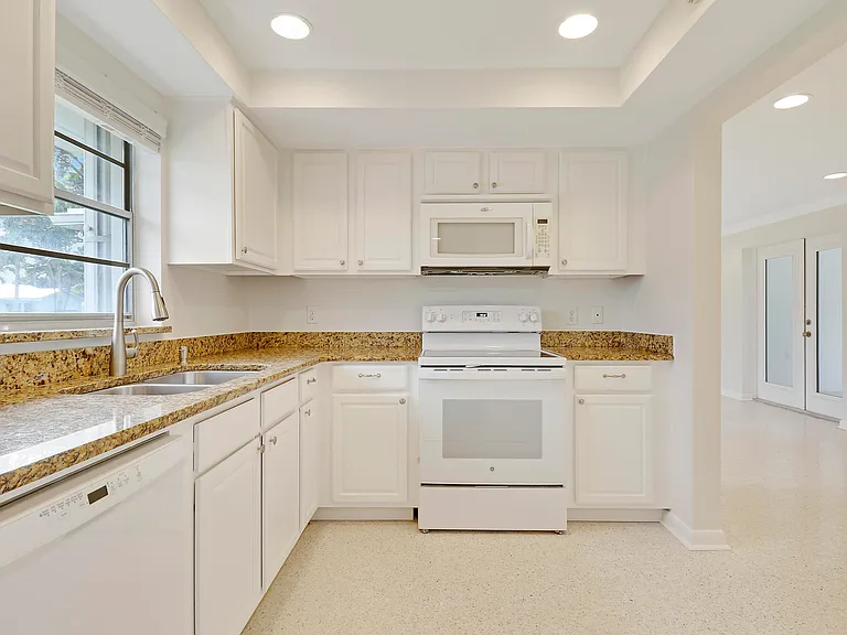 1600 Venus Ave — Photo 12