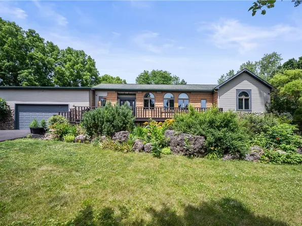 9 Indian Hill Dr, Rochester, NY 14624