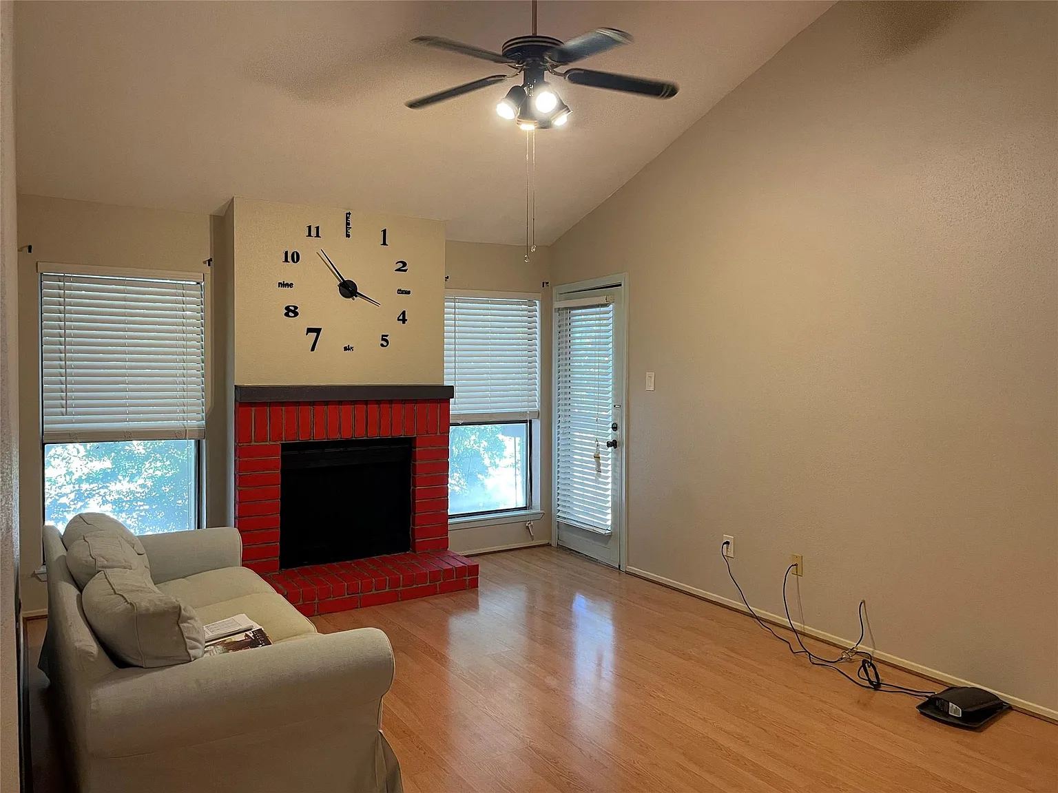 1 bed, 1.0 bath, 729 sqft, $1,200 — Photo 3