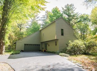 42 Gracemoore Rd, Saratoga Springs, NY 12866