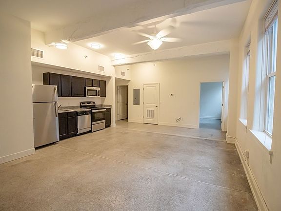 5th image of 217 N 6th St APT 2304