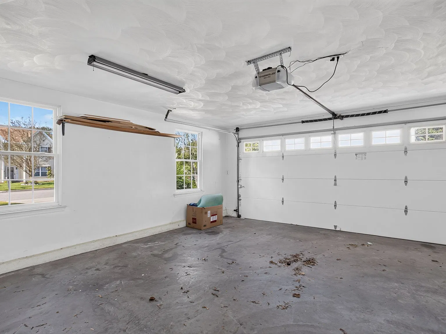 4 bed, 2.5 bath, 2700 sqft, $3,400 — Photo 4