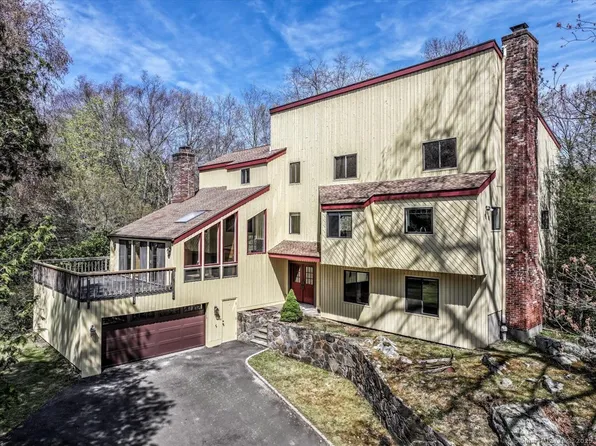 15 Pond View Lane, Stamford, CT 06903