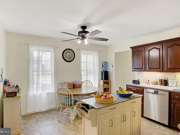 4th image of 52 Carriage Rd