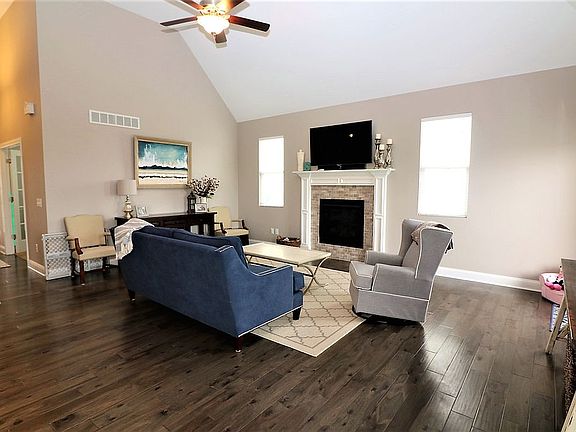 4th image of 25429 Addington Ct