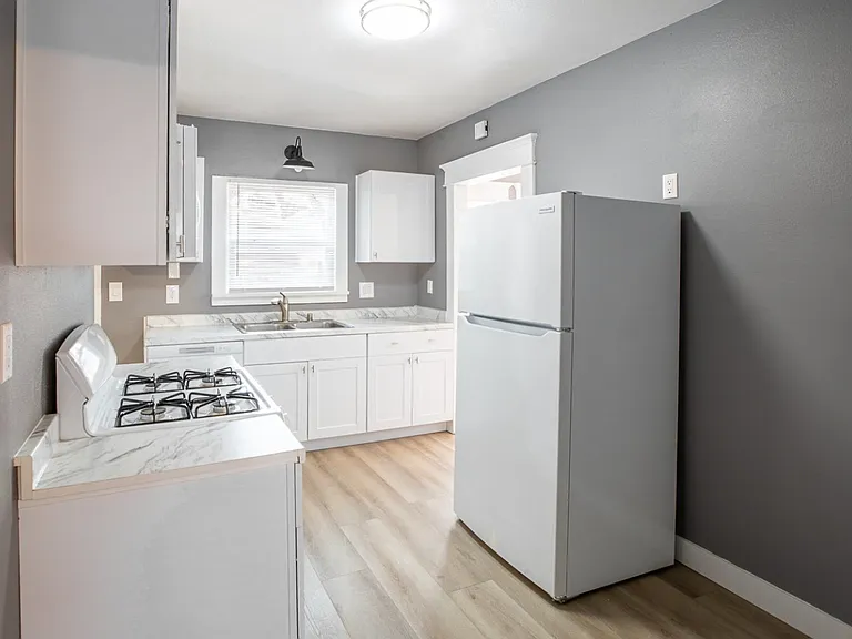 1170 Sonora Ave — Photo 16