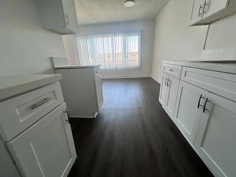9016 Orion Ave #B17 — Photo 5
