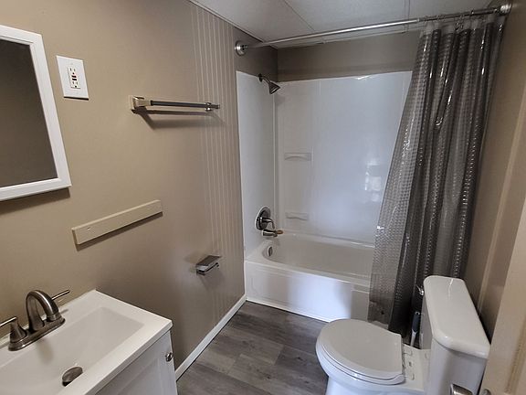 5th image of 557 Dorothy Ave
