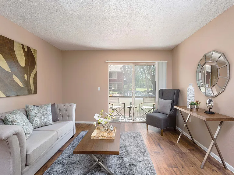 Westwood Suites — Photo 8