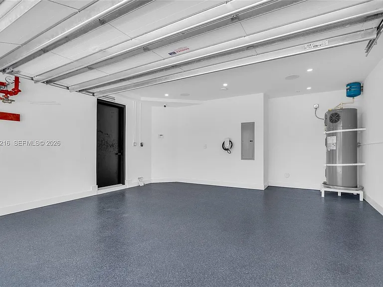 3228 NE 7th St — Photo 39