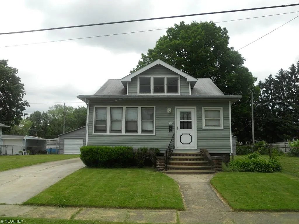 3737 W 104th St photo 1