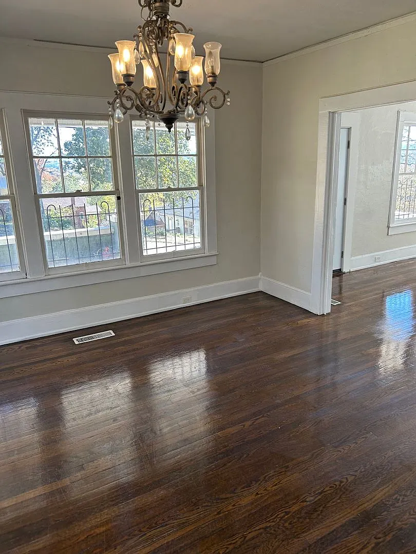 Newly Renovated 4 Bedroom Home / College Hills Community — Photo 1