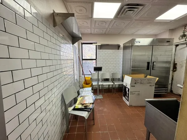 309 Pacific Avenue image 6 of 12