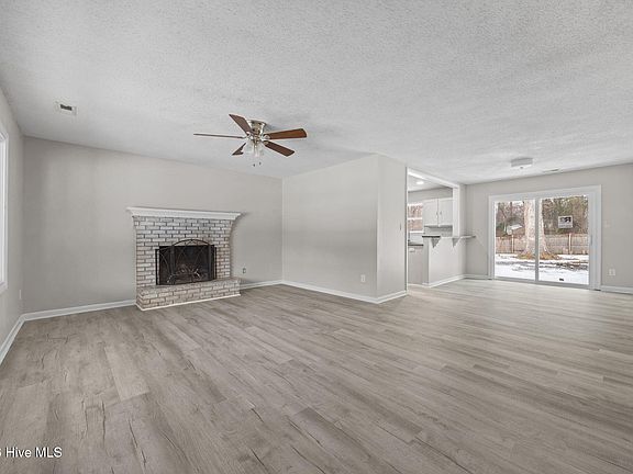 3rd image of 220 White Oak Court