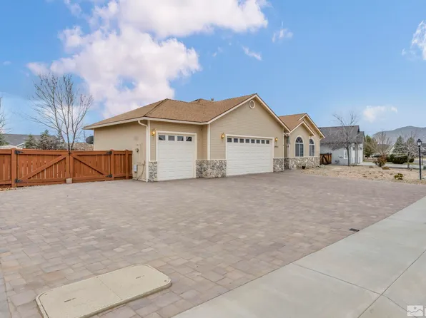 2921 La Cresta Cir, Minden, NV 89423