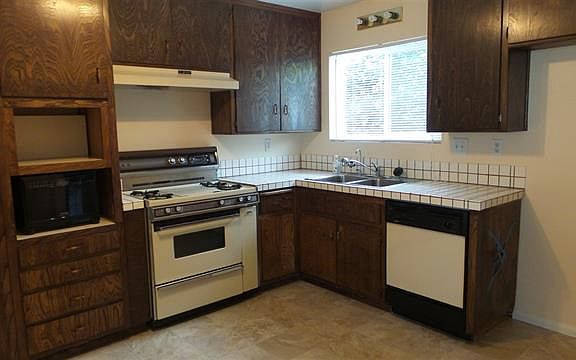 3rd image of 3588 Merrimac Ave