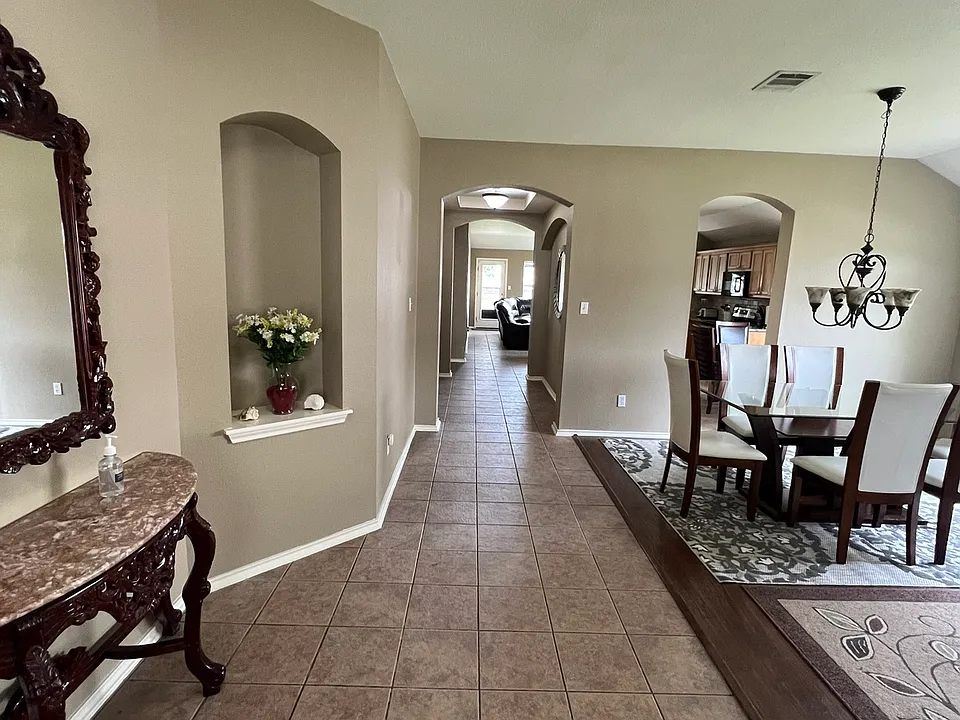 1604 Belvedere Pl