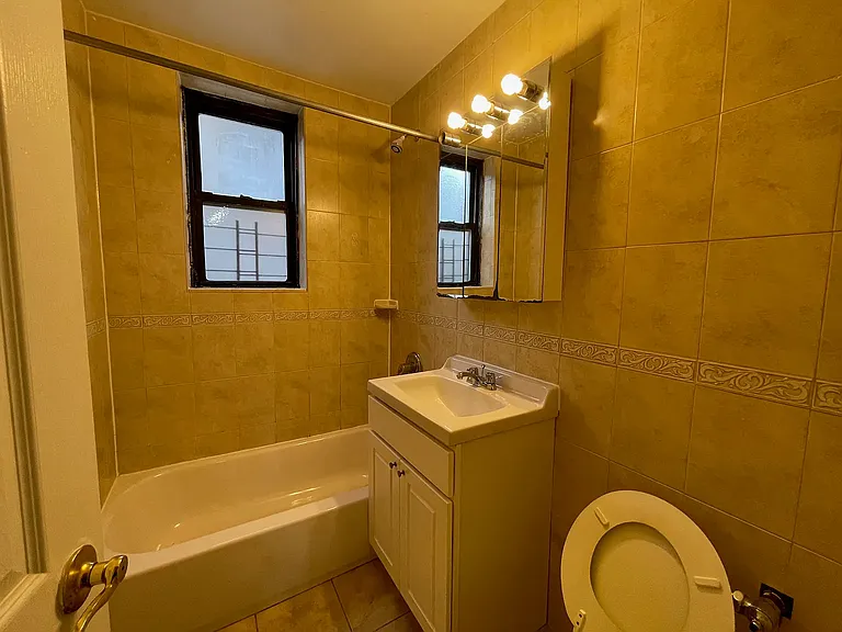 191 E 17th St #103 — Photo 8