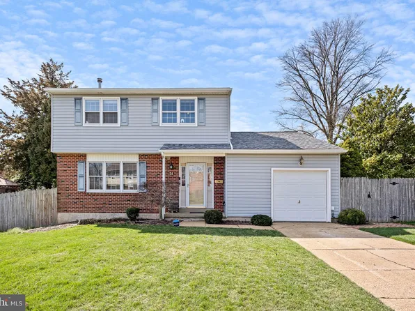 14 Wedgefield Dr, New Castle, DE 19720