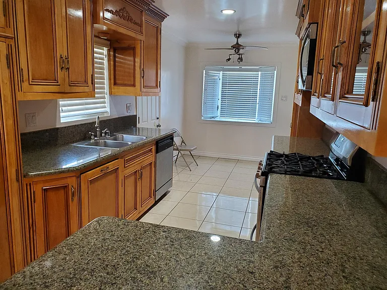 8921 Chimineas Ave — Photo 16