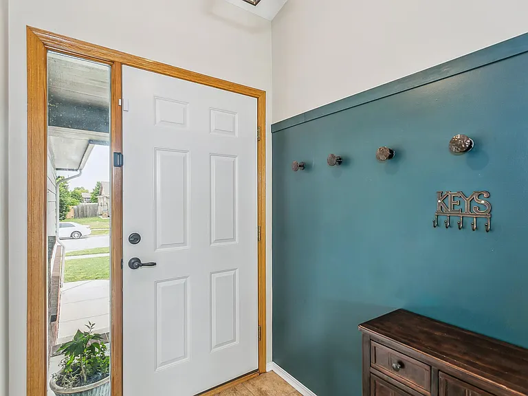 864 S Sunset Cir — Photo 5