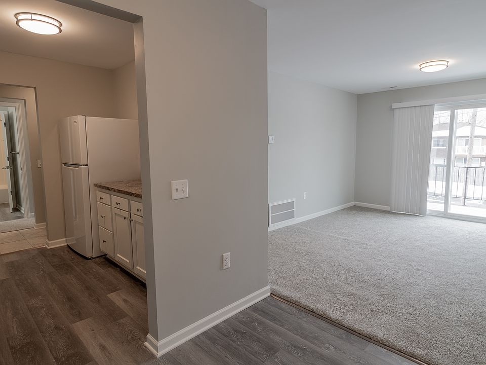 1st image of 11 Robert Dr APT 111