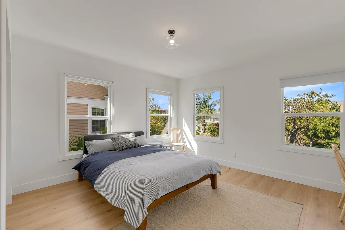 Private Bedroom - 426 S Serrano Ave #2C
