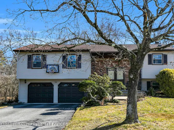 80 Old Bridge Drive, Howell, NJ 07731