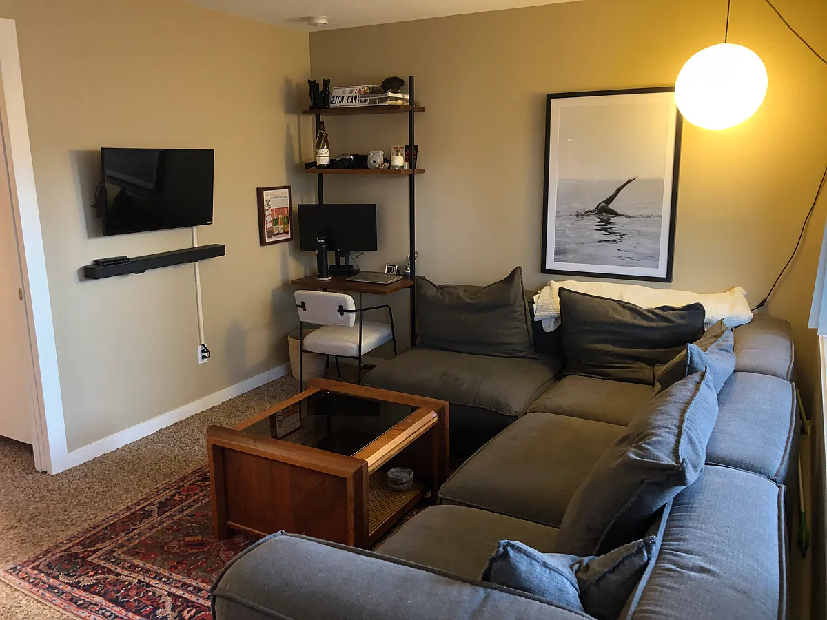 Living Room - 430 NE Maple Leaf Pl #10