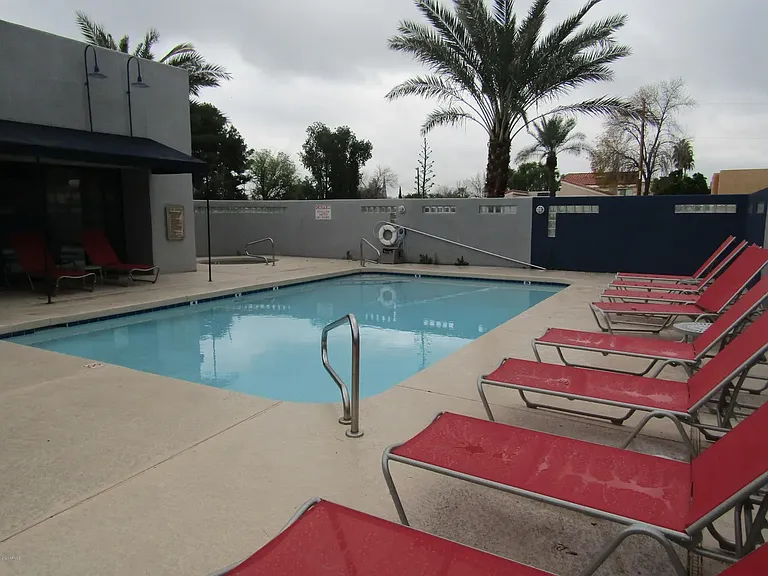 902 W Glendale Ave — Photo 25
