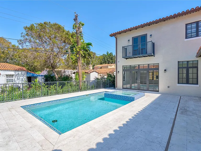 519 Alhambra Cir — Photo 20