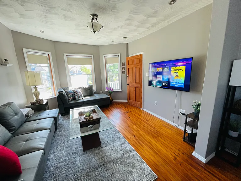 1136 Hilton Ave #2 — Photo 2